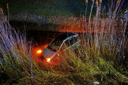 Auto te water nabij Schiphol