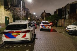 Auto eindigt bijna in achtertuin in Halfweg