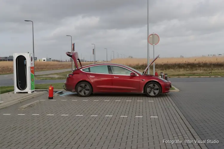Tesla bijna in brand in Hoofddorp