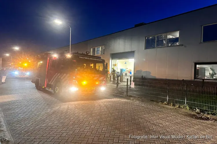 Brand bij bedrijf in Zwanenburg snel onder controle