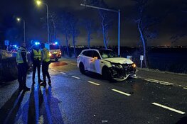 Gewonde en veel schade bij botsing Schipholweg