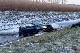 Auto 'door ijs gezakt' in Hoofddorp