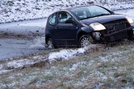 Auto 'door ijs gezakt' in Hoofddorp