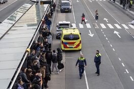 Geen treinverkeer van en naar Schiphol door aanrijding, drukte bij bussen