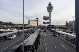 Geen treinverkeer van en naar Schiphol door aanrijding, drukte bij bussen