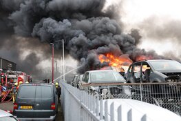 Uitslaande brand op bedrijventrrein in Vijfhuizen