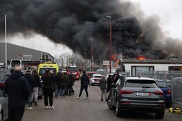 Uitslaande brand op bedrijventrrein in Vijfhuizen