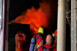 Felle brand bij boerderij in Zwaanshoek