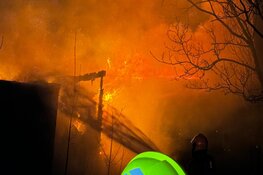 Felle brand bij boerderij in Zwaanshoek