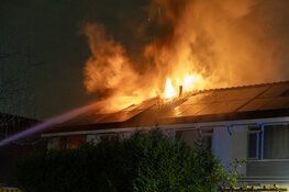 Gewonde bij grote woningbrand aan de Plesmanlaan in Uithoorn