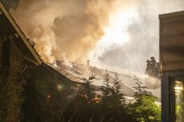 Gewonde bij grote woningbrand aan de Plesmanlaan in Uithoorn