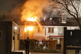 Gewonde bij grote woningbrand aan de Plesmanlaan in Uithoorn