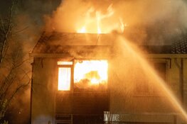 Gewonde bij grote woningbrand aan de Plesmanlaan in Uithoorn