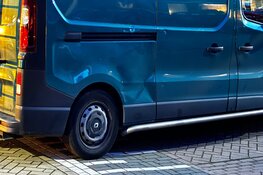 Botsing tussen bestelbus en fatbike, jongedame zwaar gewond