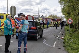 Auto beland in tuin na zwaar ongeval op de Legmeerdijk in Aalsmeer