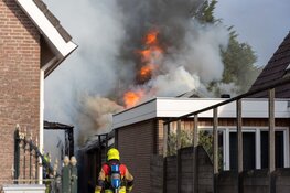 Uitslaande brand bij woning in Vijfhuizen