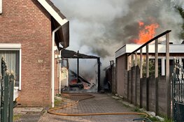 Uitslaande brand bij woning in Vijfhuizen