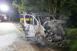 Bakwagen gaat in vlammen op in Vijfhuizen