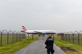 Hulpdiensten op Schiphol voor noodsituatie vliegtuig