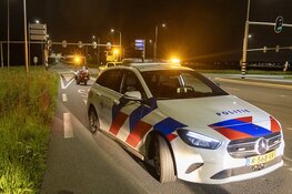 Dure Mercedes AMG raakt van de weg langs N207 bij Nieuw-Vennep