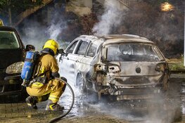 Auto brandt volledig uit na brandstichting in Hoofddorp