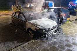 Auto brandt volledig uit na brandstichting in Hoofddorp
