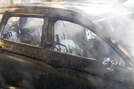 Auto brandt volledig uit na brandstichting in Hoofddorp