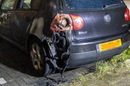Auto brandt volledig uit na brandstichting in Hoofddorp