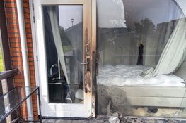 Veel schade door brand op terras van woning in Cruquius