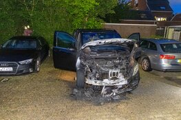 Autobranden Skagerak Hoofddorp treft twee taxi’s en personenwagen