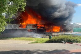 Grote brand in De Kwakel, rook van ver te zien