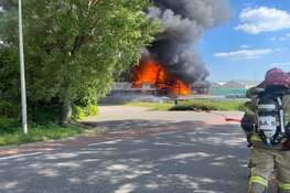 Grote brand in De Kwakel, rook van ver te zien