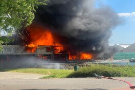 Grote brand in De Kwakel, rook van ver te zien