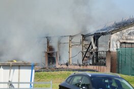 Grote brand in De Kwakel, rook van ver te zien