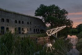 Lichtkunstwerk Syndesmos - een brug tussen verleden en heden