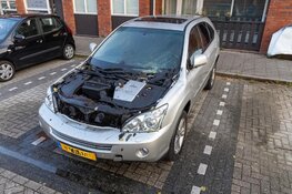 Auto deels in brand gestoken in Cruquius