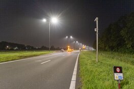 Weg lange tijd afgesloten door te water geraakte auto in Vijfhuizen