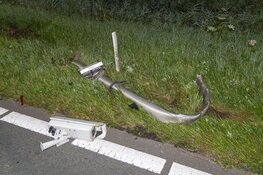 Weg lange tijd afgesloten door te water geraakte auto in Vijfhuizen