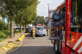 Auto vat vlam in Vijfhuizen, brandweer handelt snel