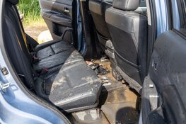 Auto vat vlam in Vijfhuizen, brandweer handelt snel