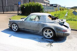 Porsche vat vlam in Hoofddorp