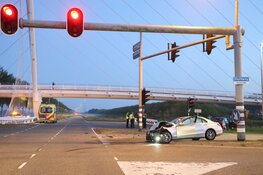 Gewonden en veel schade bij ongeval op Hoofdweg