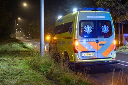 Automobilist crasht op Spoorlaan Nieuw-Vennep en eindigt in sloot