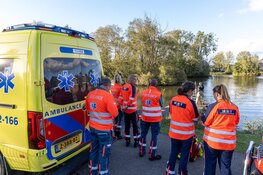 Zoekactie naar mogelijk kind te water in Badhoevedorp
