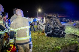 Busje belandt op z’n dak bij ongeluk op A4 bij Hoofddorp
