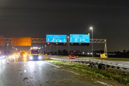 Peperdure Porsche total loss na aanrijding, bestuurder gevlucht