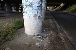 Automobilist vliegt uit de bocht in Rozenburg