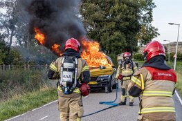 Hybride auto in brand in Halfweg