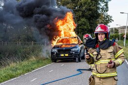 Hybride auto in brand in Halfweg