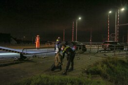 Drie voertuigen betrokken bij ongeval Leimuiderbrug, inzittenden onder schot na vondst wapen